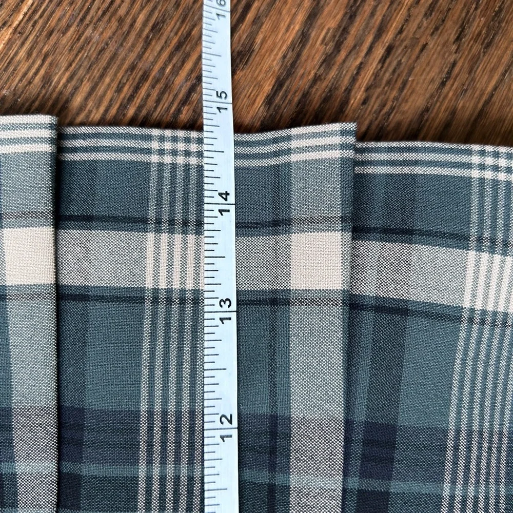 Sunday Best
Olive Micro Skirt Pleated high-waisted micro skirt Aritzia - Picture 10 of 13